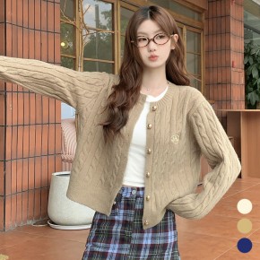 여성 꽈배기 라운드넥 금장 버튼 긴팔 가디건 URK-607